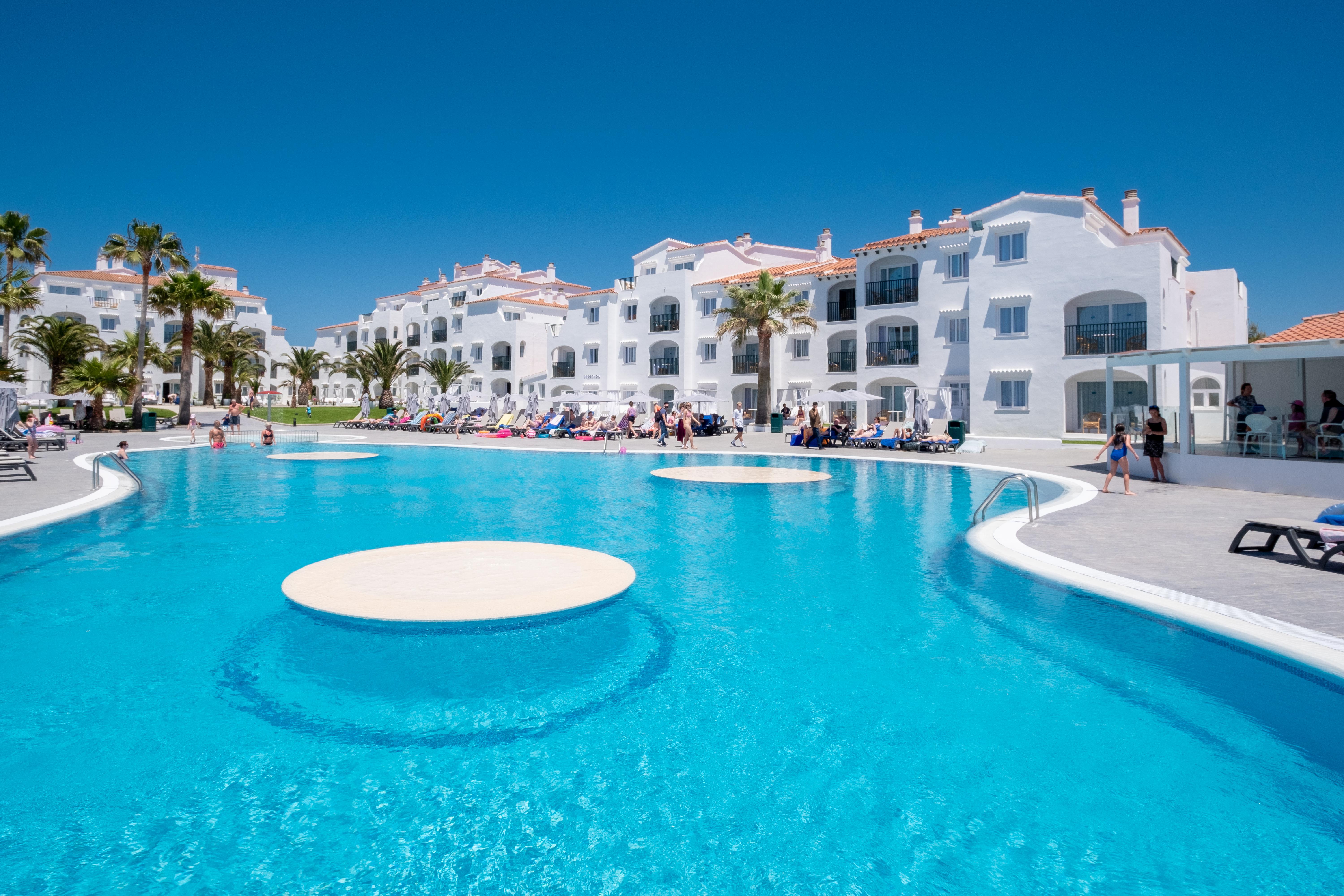 Fergus Style Carema Aparthotel Cala en Bosch